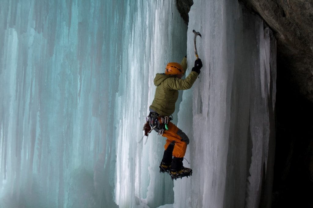 Eisklettererlebnis bei Flutlich im Nationalpark