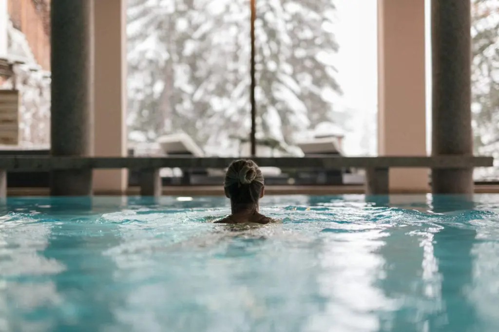 Indoor Pool mit herrlichem Panorama