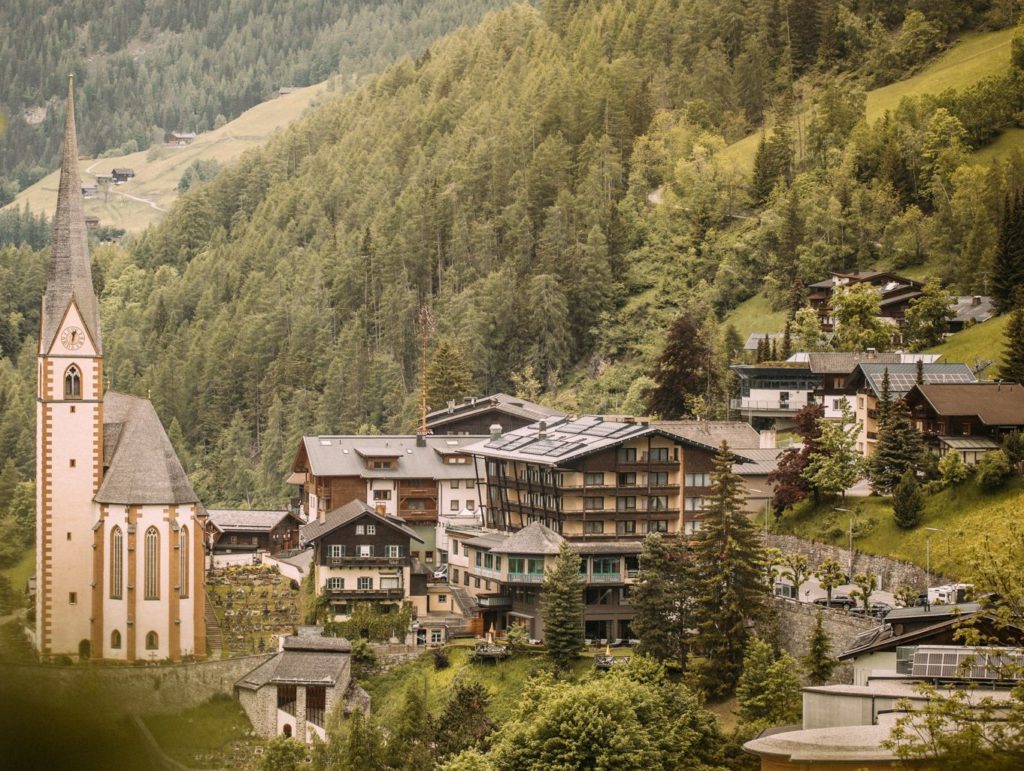 Die Nationalpark Lodge Grossglockner mitten im Bergdorf Heiligenblut am Grossglockner